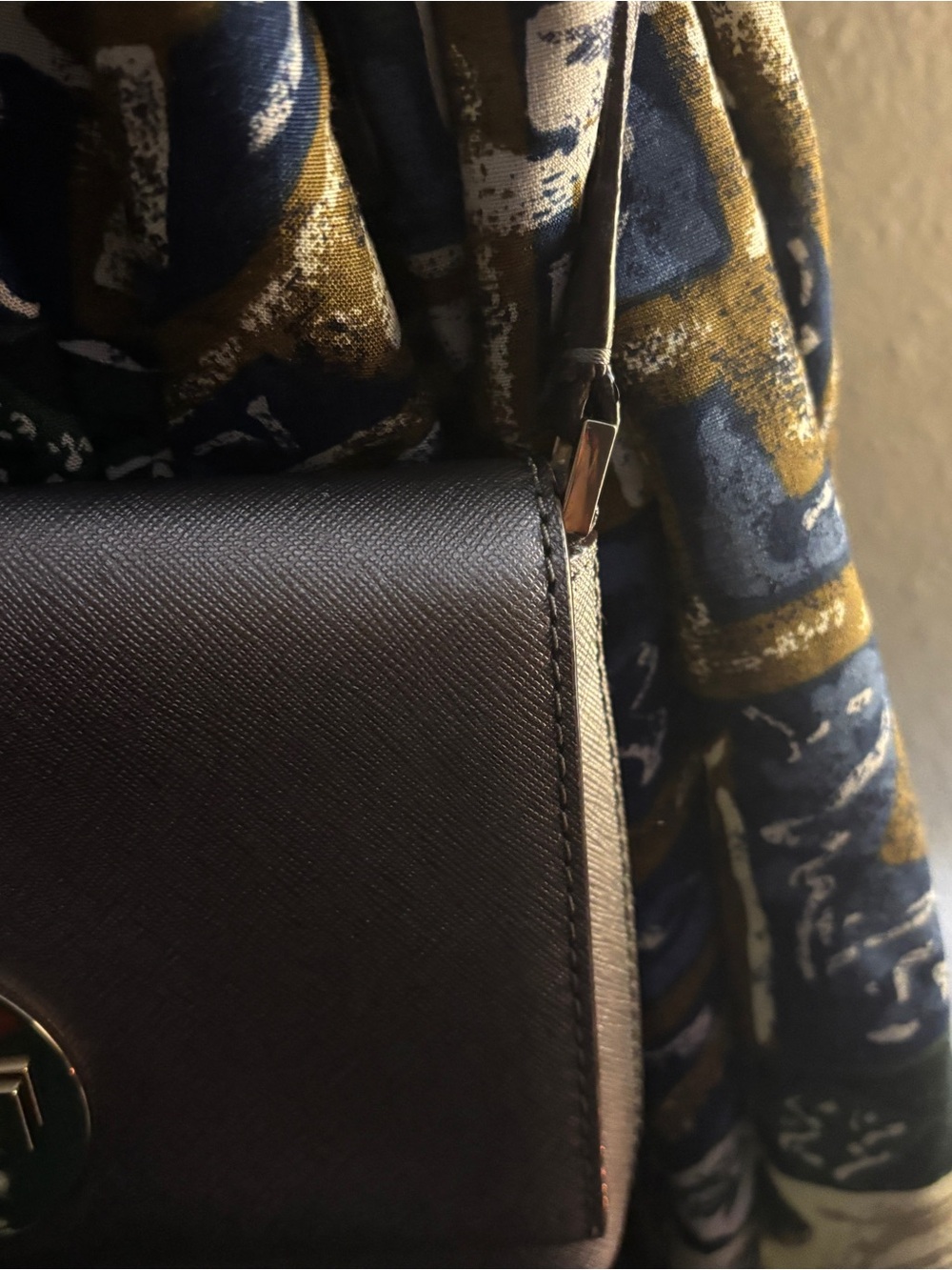 kate spade metallic gray crossbody with gold hardware - Picture 3 of 10